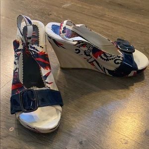 Cream Navy Red Volatile Shoes